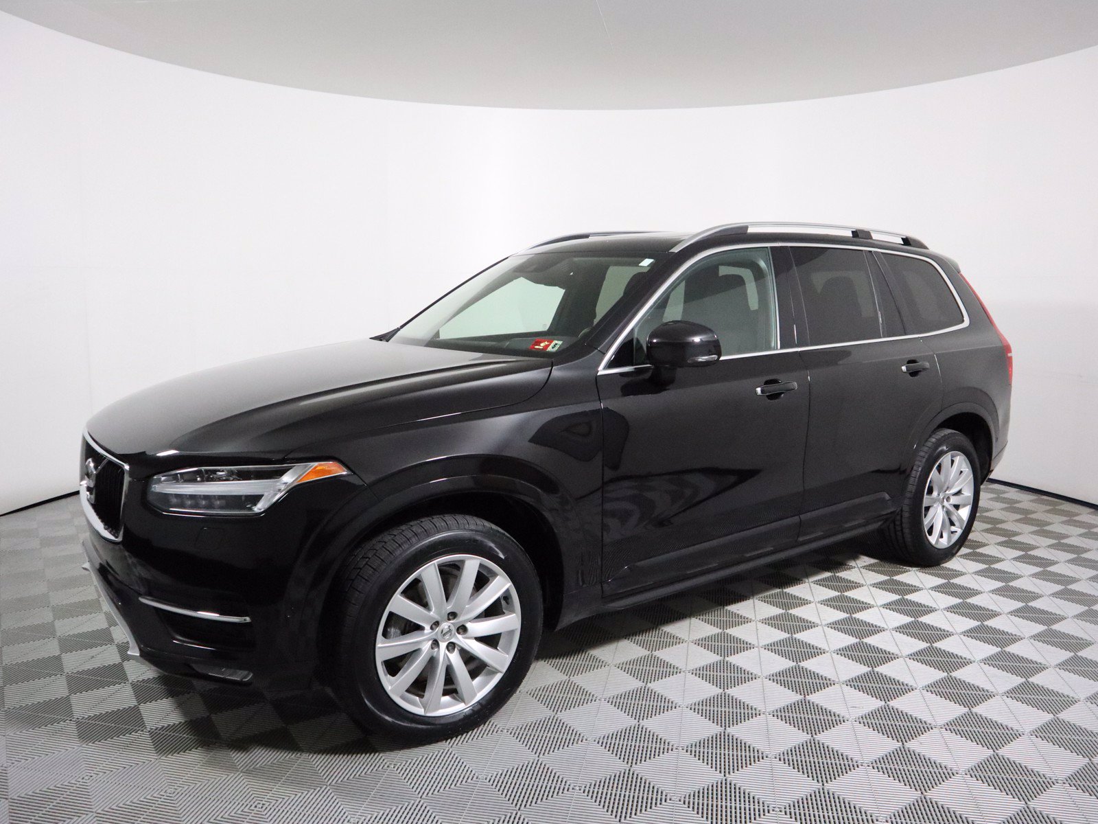 Pre Owned 2016 Volvo Xc90 T6 Momentum Sport Utility In Parkersburg M5946a Astorg Motor Company